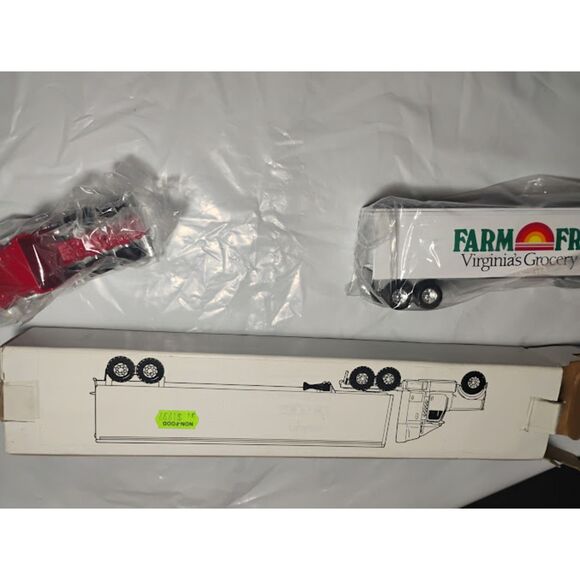 Vintage Farm Fresh Virginia's Grocery Store Truck Brand New In Box - Picture 12 of 12